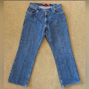 Men’s vintage Tommy Hilfiger jeans size 34 x 30 made of 100% cotton.